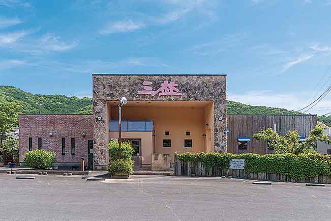 義経焼肉 三益の店舗写真